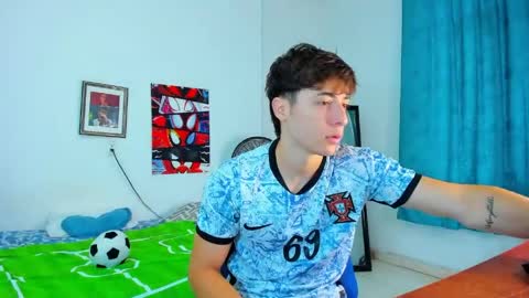 Snapshot of alessandro_dybala chatting on June 2026 12:18:02 PM Alessandro Dybala online show from June 2026 12:18:02 PM