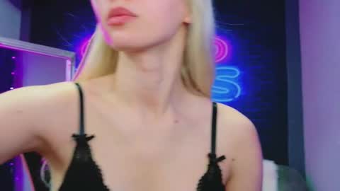 alessiacroft online show from February 2026 04:54:01 AM