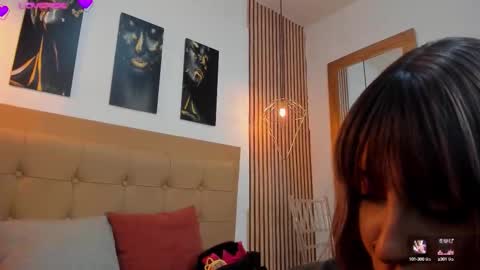 Aleszia online show from September 2025 07:52:01 PM