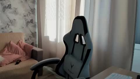 Aletta Oushen online show from October 2025 09:10:01 AM