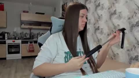 Aletta Oushen online show from November 2025 05:56:01 PM