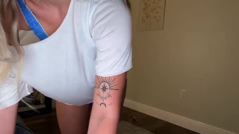 alex  online show from November 2025 11:04:02 PM