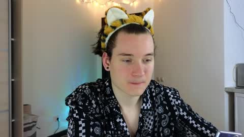 FAVORITE online show from January 2025 01:08:01 AM