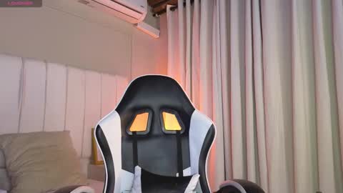 Alex  online show from February 2026 07:53:02 PM