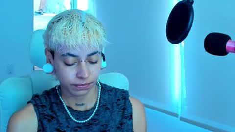 Residente0xxx online show from November 2025 02:50:01 PM