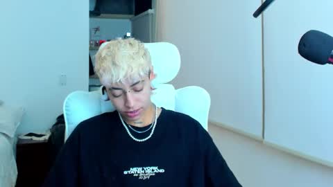 Residente0xxx online show from November 2025 06:04:02 AM