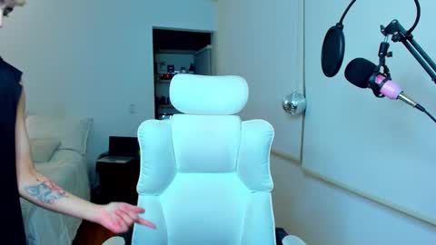 Residente0xxx online show from February 2026 06:40:02 AM