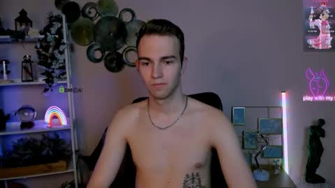 Snapshot of alex_reeding chatting on May 2026 06:08:01 AM Alex online show from May 2026 06:08:01 AM