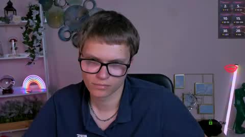 Snapshot of alex_reeding chatting on May 2026 06:44:01 AM Alex online show from May 2026 06:44:01 AM