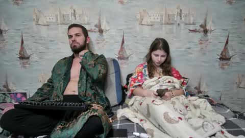 Alex and Sarah online show from October 2025 09:17:02 PM