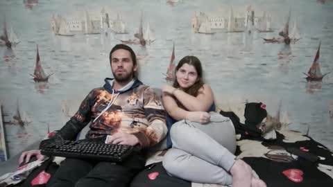 Alex and Sarah online show from November 2025 08:42:02 PM