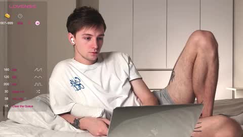 alex_schafer online show from December 2025 05:24:02 AM