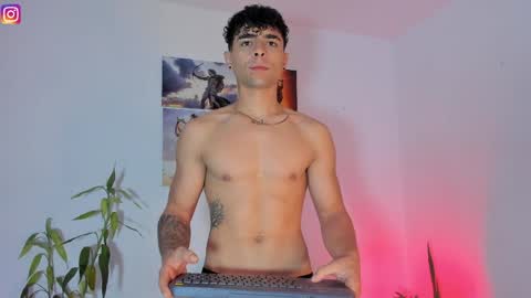 Snapshot of alex_zt7 chatting on April 2026 04:04:02 PM x online show from April 2026 04:04:02 PM