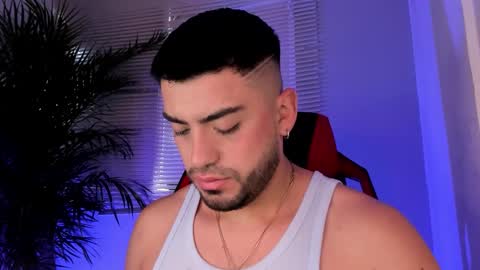 Snapshot of alexander_diiaz chatting on October 2025 01:44:01 PM Alexander Diaz online show from October 2025 01:44:01 PM