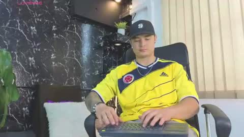 Snapshot of alexander_ferre chatting on June 2026 12:29:02 PM Alexander online show from June 2026 12:29:02 PM