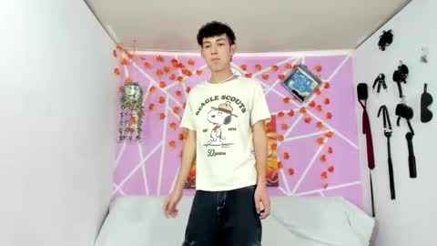 chicos hot online show from February 2025 07:28:01 PM