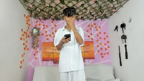 chicos hot online show from February 2025 12:30:02 AM