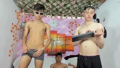 chicos hot online show from March 2025 06:52:01 PM