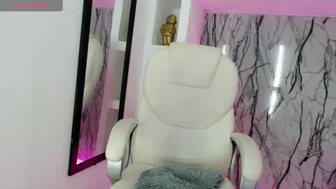 Snapshot of alexandra_evanz chatting on December 2024 12:35:01 AM Alexandra Spellman online show from December 2024 12:35:01 AM