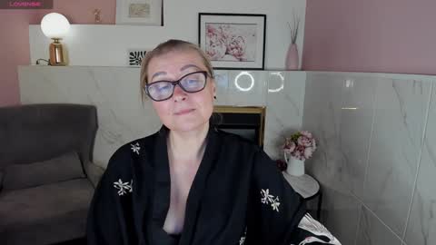 Snapshot of alexandra_kind chatting on December 2024 02:58:01 AM Alexandra online show from December 2024 02:58:01 AM