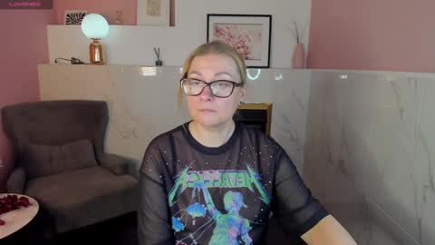 Snapshot of alexandra_kind chatting on February 2025 11:44:02 AM Alexandra online show from February 2025 11:44:02 AM