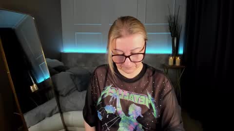 Snapshot of alexandra_kind chatting on February 2025 04:01:01 AM Alexandra online show from February 2025 04:01:01 AM