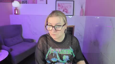 Snapshot of alexandra_kind chatting on February 2025 06:01:02 PM Alexandra online show from February 2025 06:01:02 PM