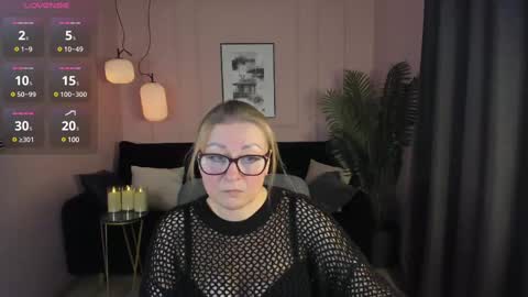 Snapshot of alexandra_kind chatting on March 2025 09:26:01 PM Alexandra online show from March 2025 09:26:01 PM