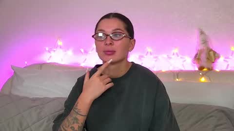 AlexandraBloom online show from December 2024 06:53:02 PM