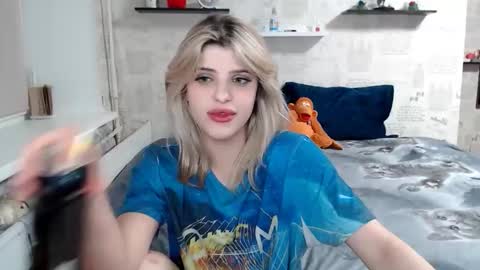 Snapshot of alexandraermes chatting on April 2026 01:39:01 AM AlexandraErmes online show from April 2026 01:39:01 AM
