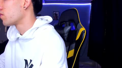 alexgiraldo__ online show from September 2025 12:07:01 PM