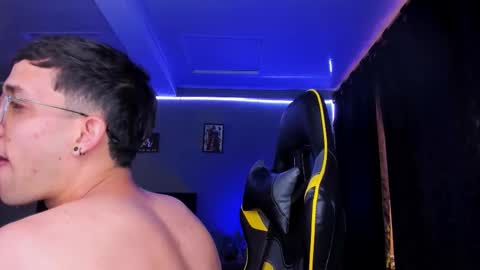 alexgiraldo__ online show from October 2025 06:32:02 PM