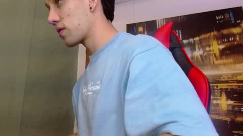 Snapshot of alexgiraldo__ chatting on May 2026 12:54:02 PM alexgiraldo__ online show from May 2026 12:54:02 PM