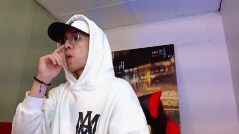 Snapshot of alexgiraldo__ chatting on June 2026 12:50:02 PM alexgiraldo__ online show from June 2026 12:50:02 PM