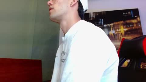 Snapshot of alexgiraldo__ chatting on June 2026 12:55:01 AM alexgiraldo__ online show from June 2026 12:55:01 AM