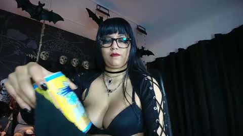 Snapshot of alexhoe_ chatting on May 2026 06:34:02 PM Alex online show from May 2026 06:34:02 PM