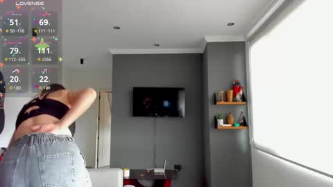 Alexia online show from November 2025 05:03:01 PM