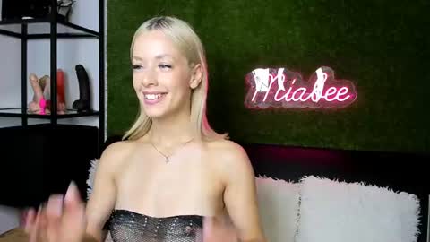 Snapshot of alexisbanx chatting on July 2026 02:30:02 PM alexisbanx online show from July 2026 02:30:02 PM