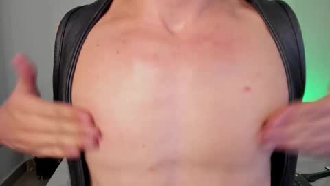 Snapshot of alexxander_hall chatting on October 2025 01:28:01 AM Alexxander Hall online show from October 2025 01:28:01 AM