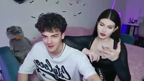 Snapshot of alice118james chatting on October 2025 07:26:01 PM alice and james online show from October 2025 07:26:01 PM