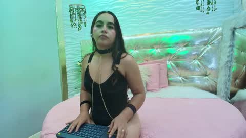 Snapshot of alice__bennett chatting on April 2026 08:10:02 PM Alice online show from April 2026 08:10:02 PM