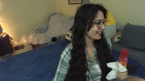 Snapshot of alice_asks chatting on December 2024 06:20:01 AM Alice Asks online show from December 2024 06:20:01 AM