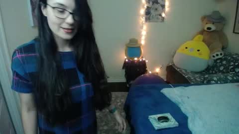 Snapshot of alice_asks chatting on October 2025 04:18:02 AM Alice Asks online show from October 2025 04:18:02 AM