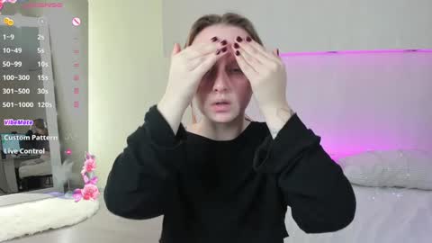 Snapshot of alice_diva chatting on December 2024 12:56:02 AM Alice GMT2 Mon 3-9 AM Tue 3-9 AM Fri 3-9 AM Sat 3-9 AM Sun 3-9 AM online show from December 2024 12:56:02 AM