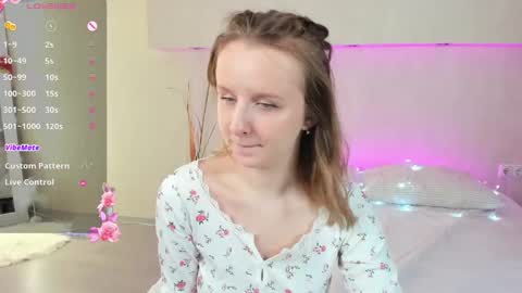 Snapshot of alice_diva chatting on December 2024 04:41:02 AM Alice GMT2 Mon 3-9 AM Tue 3-9 AM Fri 3-9 AM Sat 3-9 AM Sun 3-9 AM online show from December 2024 04:41:02 AM