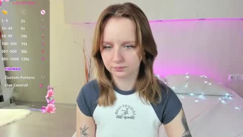 Snapshot of alice_diva chatting on December 2024 04:17:02 AM Alice GMT2 Mon 3-9 AM Tue 3-9 AM Fri 3-9 AM Sat 3-9 AM Sun 3-9 AM online show from December 2024 04:17:02 AM
