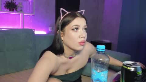 Snapshot of alice_diva chatting on January 2025 04:17:02 AM Alice GMT2 Mon 3-9 AM Tue 3-9 AM Fri 3-9 AM Sat 3-9 AM Sun 3-9 AM online show from January 2025 04:17:02 AM