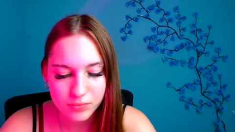 Snapshot of alice_dreamofu chatting on June 2026 11:19:01 AM Alice online show from June 2026 11:19:01 AM