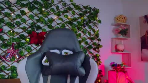 alice_rous21 online show from December 2025 01:37:02 PM