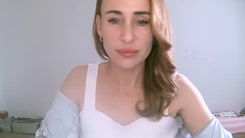 Snapshot of alice_sewx chatting on September 2025 09:44:01 AM Alice Sewx online show from September 2025 09:44:01 AM